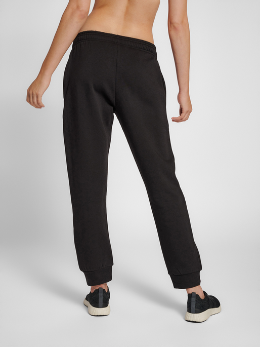 hmlRED BASIC SWEAT PANTS WOMAN, BLACK, model