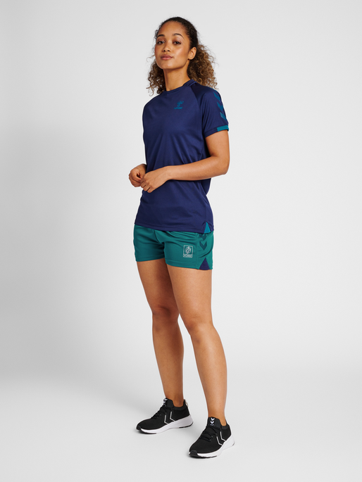 hmlGG12 ACTION SHORTS WOMAN, DEEP LAGOON, model