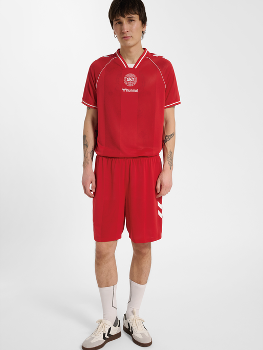 DBU 26 HOME SHORTS, TANGO RED, model