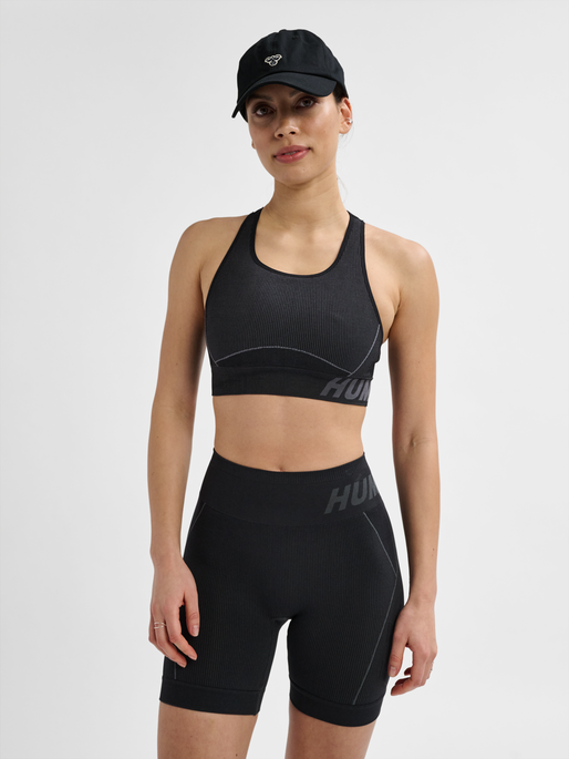 hmlTE CHRISTEL SEAMLESS SPORTS TOP, BLACK, model