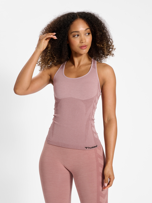 hmlCLEA SEAMLESS TOP, WOODROSE/ROSE TAUPE MELANGE, model