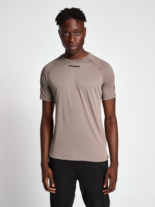 hmlMT BOW T-SHIRT, DRIFTWOOD, model