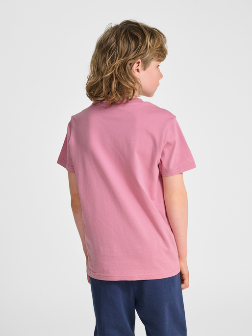 hmlJR BASE T-SHIRT S/S, POLIGNAC, model