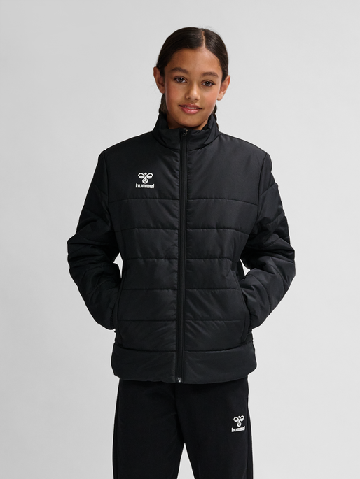 hmlESSENTIAL SHORT BENCH JKT KIDS, BLACK, model