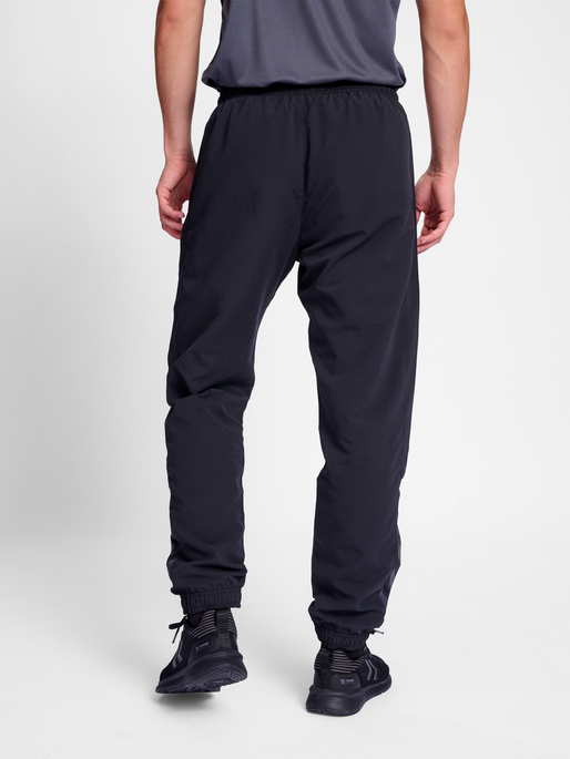 hmlTRAVEL WOVEN PANTS, BLACK, model