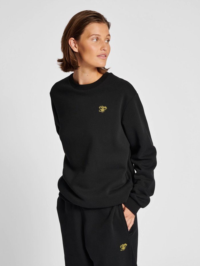 hmlAMNESTY SWEATSHIRT, 2001, model