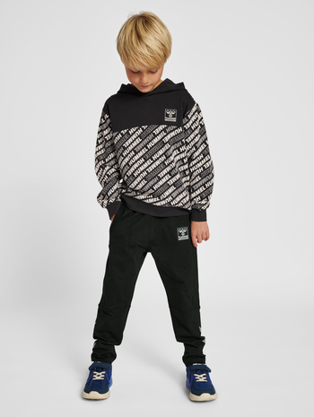 hmlYUKIO PANTS, BLACK, model
