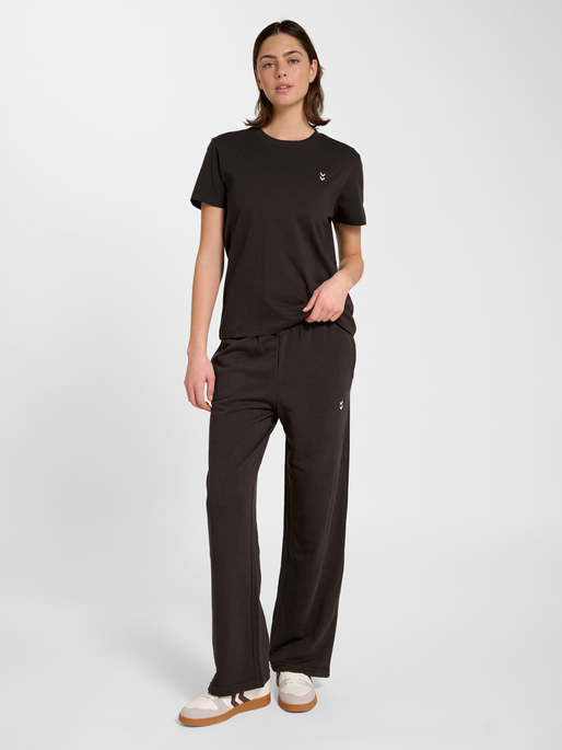 hmlPULSE W T-SHIRT, AFTER DARK, model