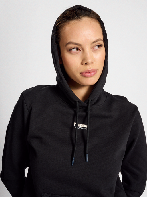 hmlLGC SHAI HOODIE, BLACK, model