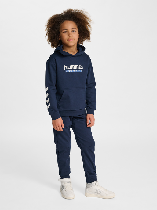 hmlJR LOGO HOODIE, DRESS BLUES, model