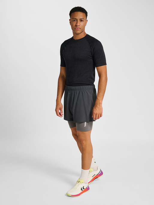 hmlHIIT INTENSITY W 2 IN 1 SHORTS, EBONY, model