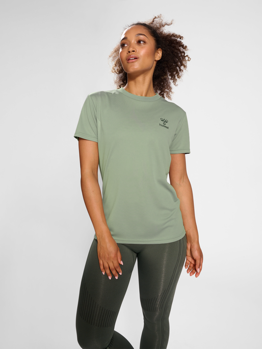 hmlACTIVE PL JERSEY S/S WOMAN, DESERT SAGE, model