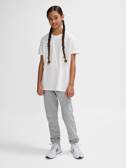 hmlGO 2.0 SWEATPANTS KIDS, GREY MELANGE, model