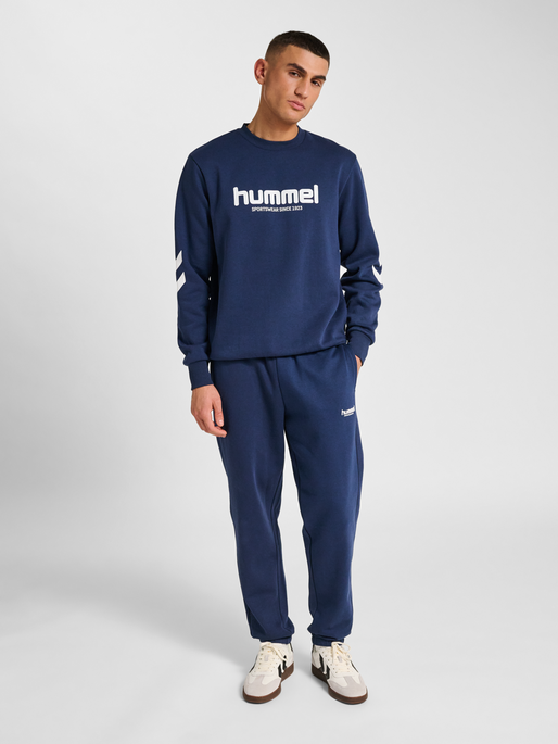 hmlLEGACY 2.0 SWEATSHIRT, DRESS BLUES, model