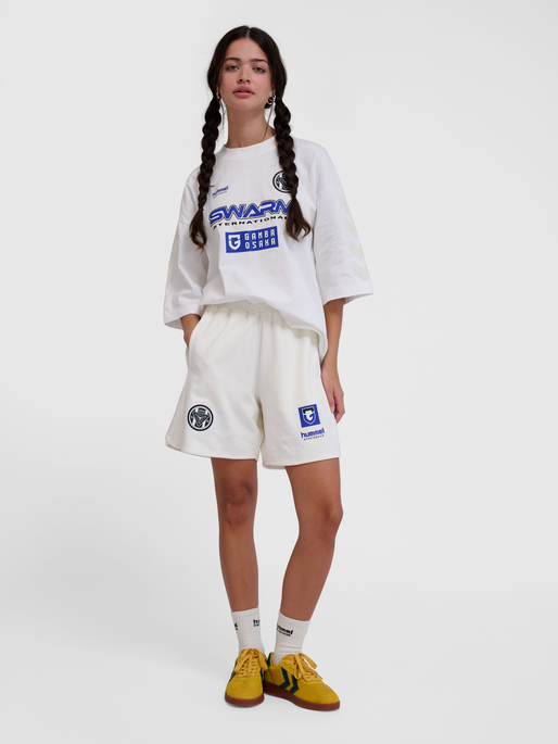hmlOVERSIZED SHORTS GAMBA, TOFU, model