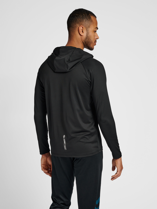 hmlGG12 TRAINING HOODIE, 2001, model