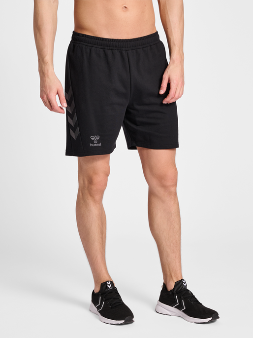 hmlOFFGRID COTTON SHORTS, JET BLACK, model