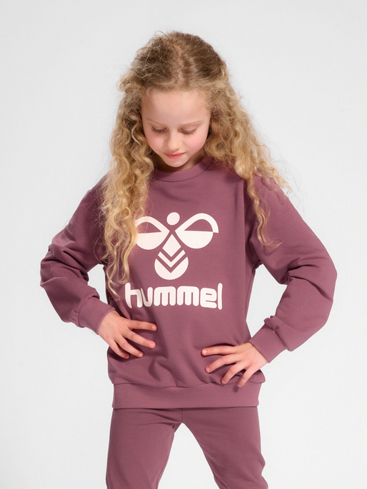 hmlDOS SWEATSHIRT, ROSE BROWN, model