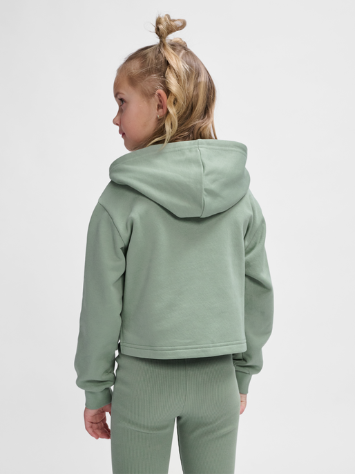 hmlZIPPI ZIP HOODIE, LILY PAD, model