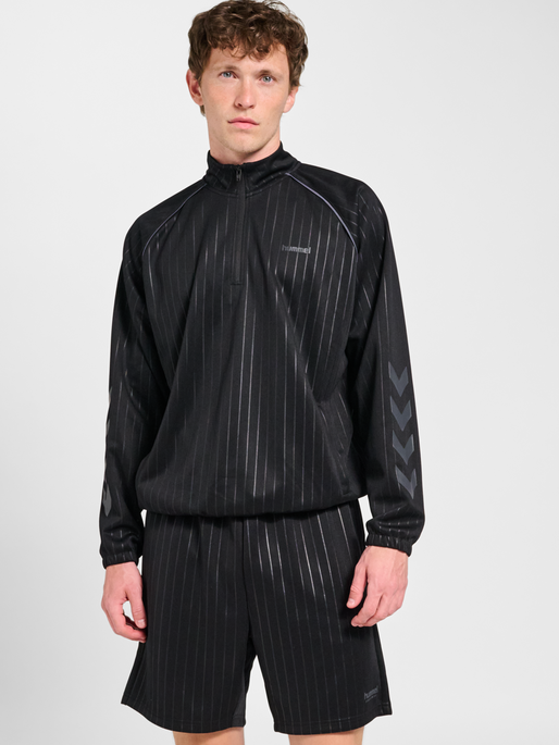 hmlSTRIPE HALFZIP, BLACK, model