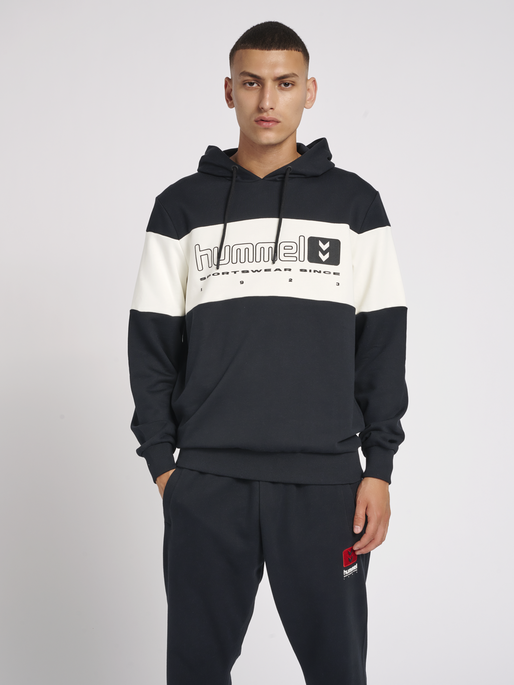 hmlLGC MUSA HOODIE, BLACK, model