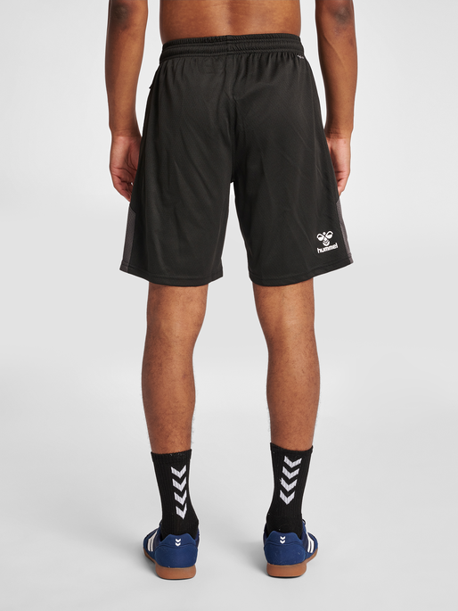 hmlLEAD TRAINER SHORTS, BLACK, model