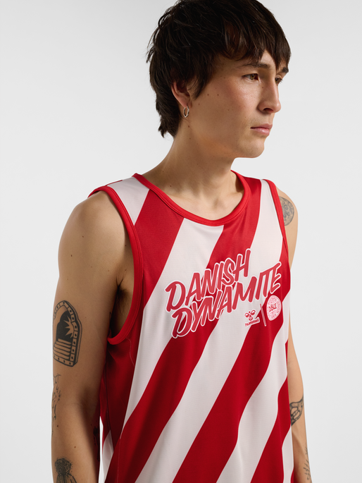 DBU 26 FAN TANKTOP, TANGO RED, model