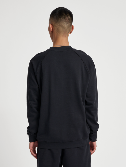 hmlHIVE WADE SWEATSHIRT, BLACK, model