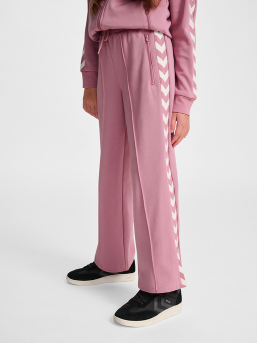 hmlJR ARCHIVE WIDE LEG POLY PANTS, POLIGNAC, model