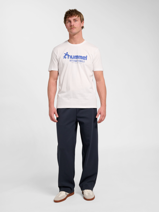 hmlPULSE GRAPHIC T-SHIRT S/S, WHITE/SURF THE WEB, model