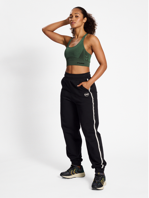 hmlCLEA SEAMLESS  SPORTS TOP, CLIMBING IVY/BEETLE MELANGE, model