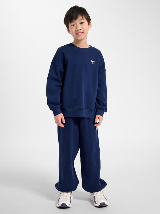 hmlJR JUMP BOXY SWEATSHIRT, MEDIEVAL BLUE, model