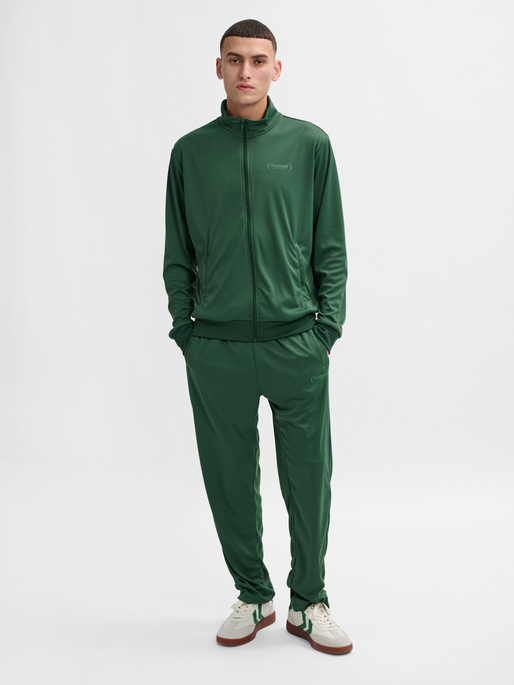 hmlFELIX  POLY TRACKSUIT SET, DARK GREEN, model