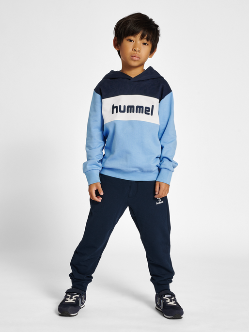 hmlMORTEN HOODIE, 7932, model