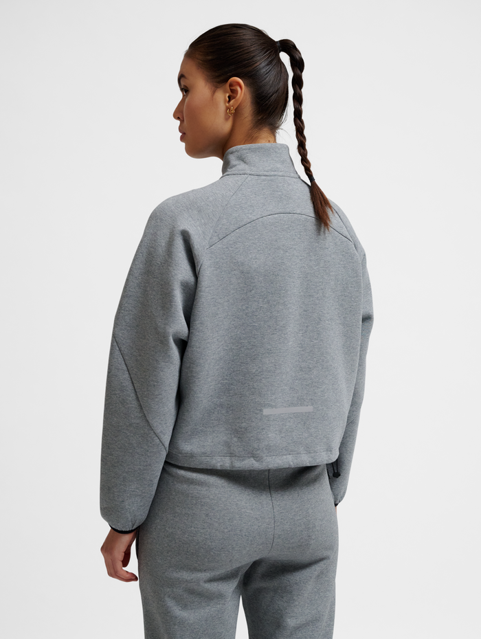 hmlTECH FLEECE WOMEN BOXY HALF ZIP, GREY MELANGE, model
