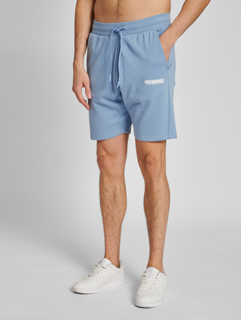 hmlLEGACY SHORTS, ASHLEY BLUE, model