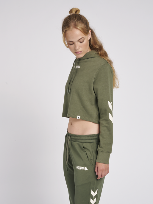 hmlLEGACY WOMAN CROPPED HOODIE, BEETLE, model