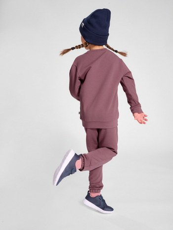 hmlVENTI TRACKSUIT, ROSE BROWN, model