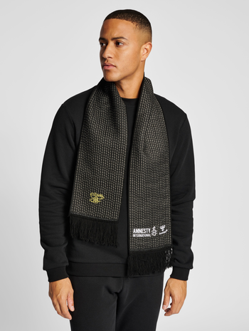 hmlAMNESTY SCARF, BLACK, model