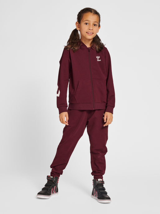 hmlTRECE ZIP HOODIE, WINDSOR WINE, model