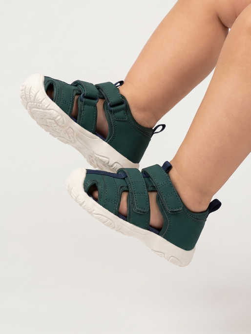 SANDAL VELCRO INFANT, JUNE BUG, model