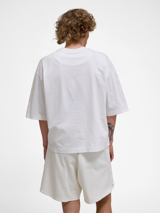 hmlOVERSIZED T-SHIRT GAMBA, WHITE, model