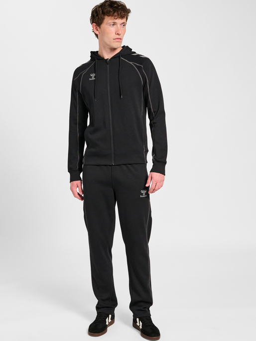 hmlMOVE 2.0 ZIP HOODIE, BLACK, model