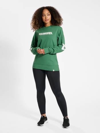 hmlLEGACY SWEATSHIRT, FOLIAGE GREEN, model
