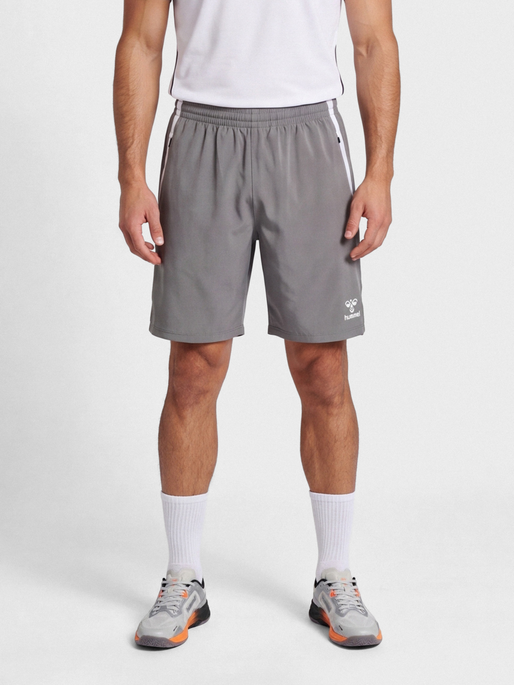 hmlLEAD 2.0 WOVEN SHORTS, STEEL GRAY, model
