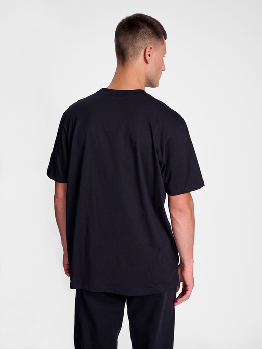 hmlFELIX LOOSE TEE, BLACK, model