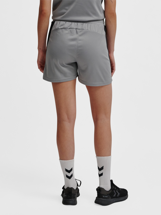 hmlMULTI PL SHORTS WOMAN, SHARKSKIN, model