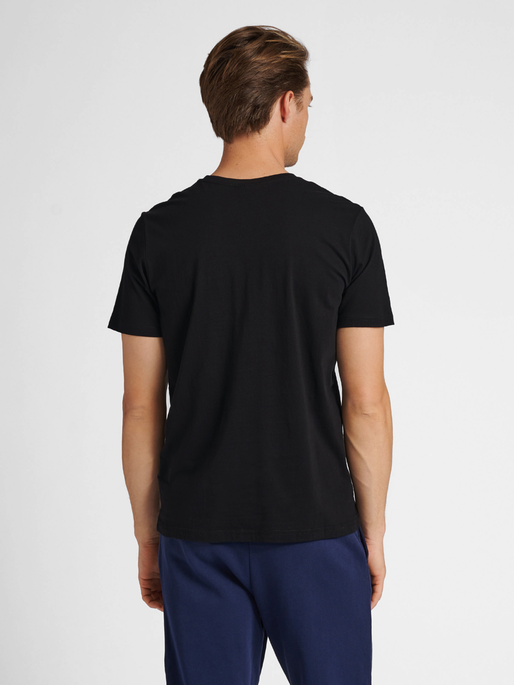 hmlIC MARTY T-SHIRT, BLACK, model
