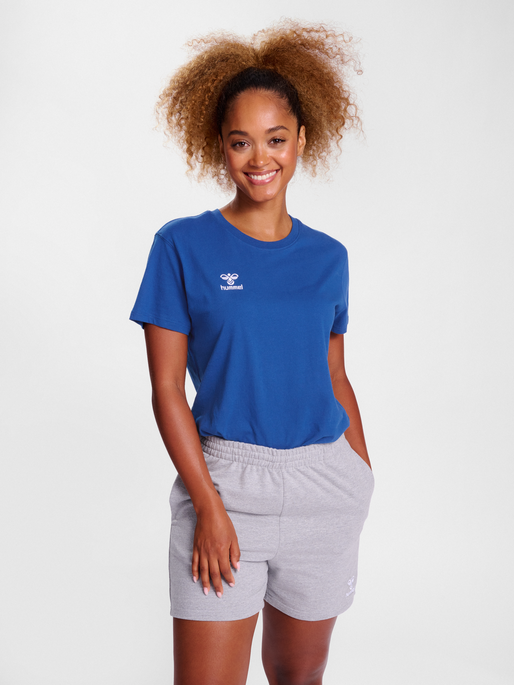 hmlGO 2.0 T-SHIRT S/S WOMAN, TRUE BLUE, model