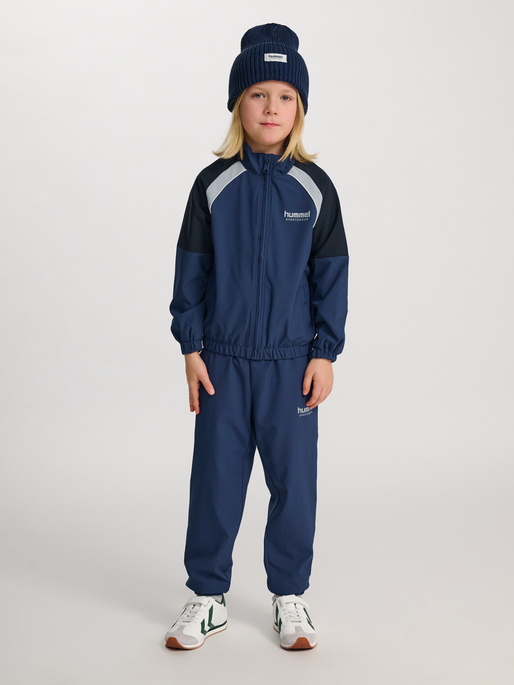 hmlJR LOOSE TRACKSUIT ZIP JACKET, DRESS BLUES, model
